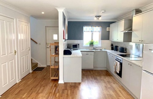 Falmouth House | Kingfisher Cottage Pendra Loweth Falmouth 2 min drive to beach, enclosed garden.