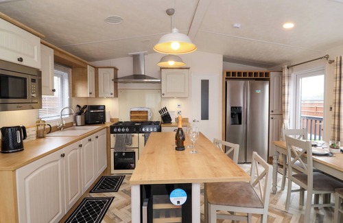 Evesham Cottage | KINGFISHER LODGE, with a garden in Evesham