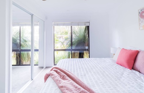 Kingfisher Shores House | Kingfisher Shores - Holiday in Paradise/4BR/Lakefront/F