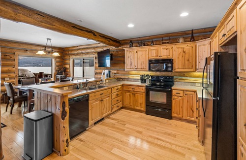 West Yellowstone House | Kings Cabin