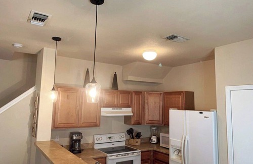 San Antonio House | Kings CAMP: 3 Bedroom SeaWorld, RIM, Medical & BMT