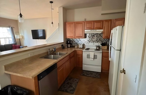 San Antonio House | Kings CAMP: 3 Bedroom SeaWorld, RIM, Medical & BMT