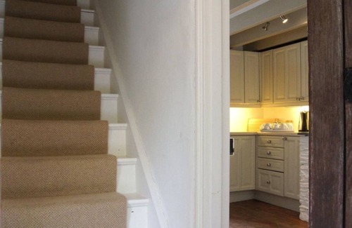 Burgh Island Cottage | KINGS CORNER, pet friendly, with open fire in Kingston