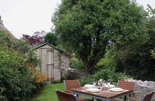 Burgh Island Cottage | KINGS CORNER, pet friendly, with open fire in Kingston