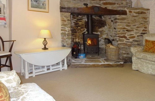 Burgh Island Cottage | KINGS CORNER, pet friendly, with open fire in Kingston
