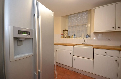 Beaumaris Cottage | Kings House - a town house that sleeps 12 guests in 6 bedrooms