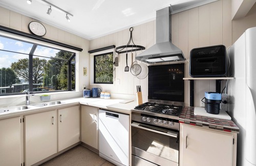 Paihia House | Kings Summer House - Paihia Holiday Home
