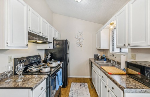 Wichita House | Kings, Theater & 9 Beds - NearWesley