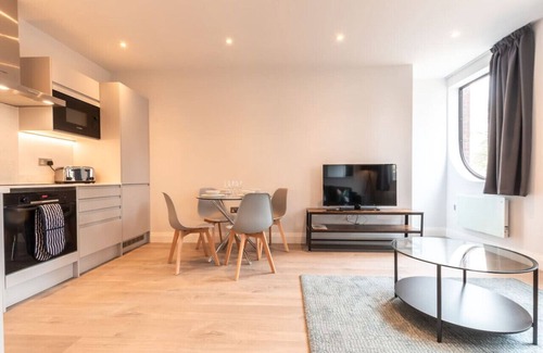 Staines Apartment | Kingsbridge House Apartment Thirty five