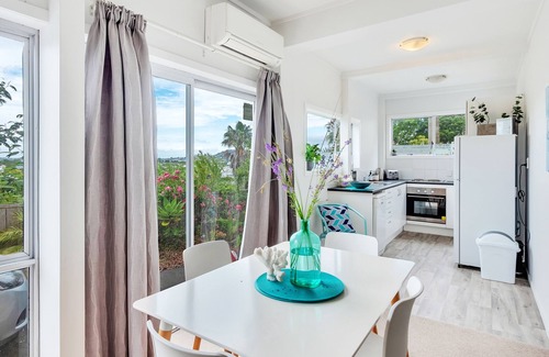 Mount Eden House | Kingsland Contemporary 2BR with Carpark