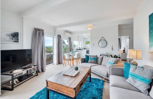 Mount Eden House | Kingsland Contemporary 2BR with Carpark