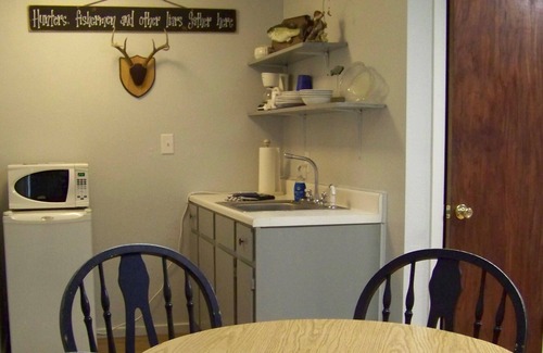 Broaddus House | Kingsley's Corner Room 2 - Kitchenette