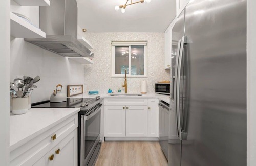 Saint Armands Key Apartment | Kingston Cabana | Gorgeous Condo! Pool, Near Beach