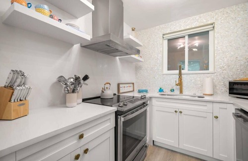 Saint Armands Key Apartment | Kingston Cabana | Gorgeous Condo! Pool, Near Beach