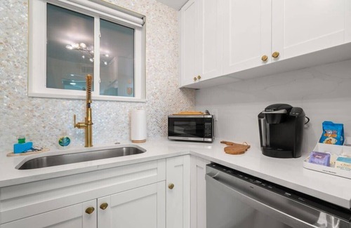 Saint Armands Key Apartment | Kingston Cabana | Gorgeous Condo! Pool, Near Beach