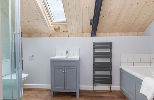 Totnes House | Kingston Estate