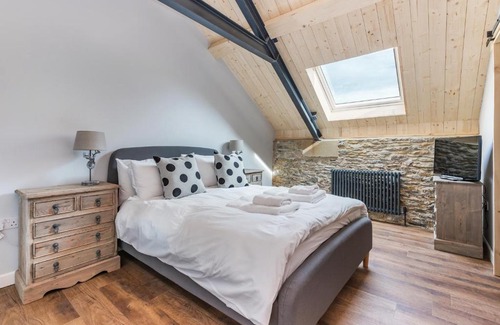 Totnes House | Kingston Estate