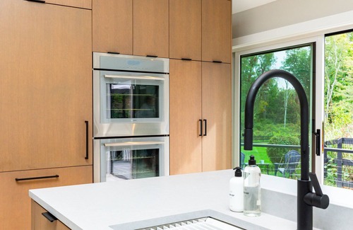 Hurley House | Kingston Large Modern w/ Pickleball + HotTub + Pool