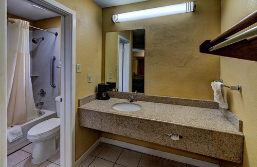 Corsicana Hotel | Kingsway Inn Corsicana