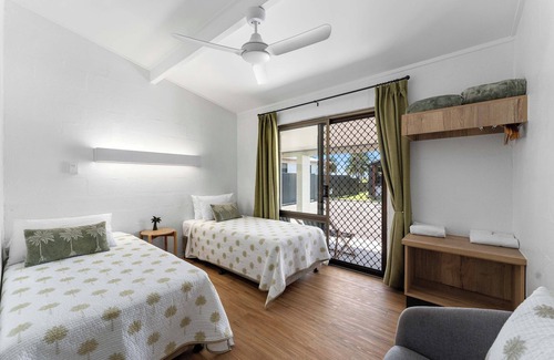 Kinka Beach Hotel | Kinka Palms Motel