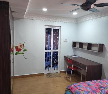 Gua House | Kinrara HomeStay right at the Heart of Puchong