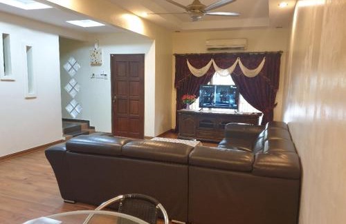 Gua House | Kinrara HomeStay right at the Heart of Puchong