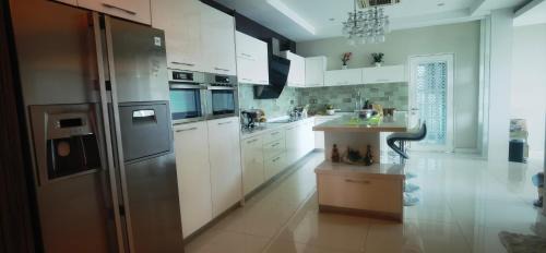 Taman Istana Apartment | Kinta Riverfront Penthouse