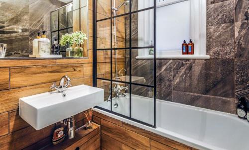 Seafront Apartment | KIRA Beach Apartment, Hove Beach