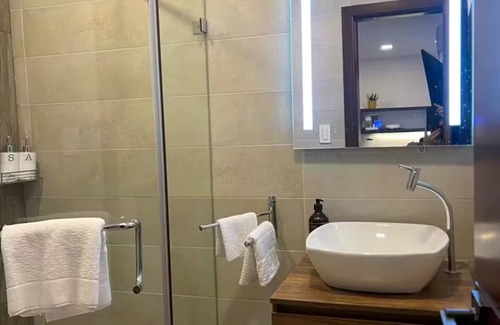 Simon Bolivar Apartment | Kiran Lodging SS
