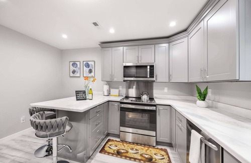 North Rose Hill House | Kirkland Home with 2 Queen Beds - Totem Lake Village