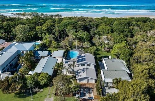 Suffolk Park House | Kirra Beach House - relax in pool & sauna