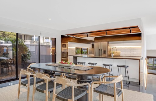 Coolangatta House | Kirra Bliss - Luxurious and Modern Beach House