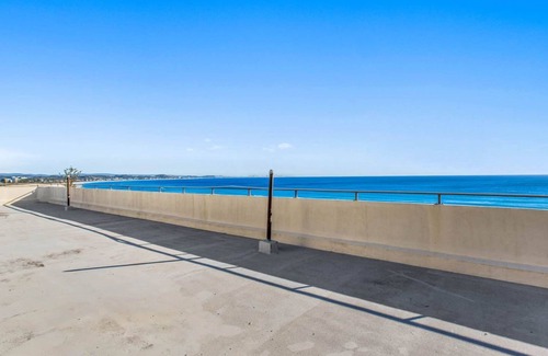 Coolangatta Apartment | Kirra Gardens 15 on Kirra Point Beachfront - Min. 3 night stays!