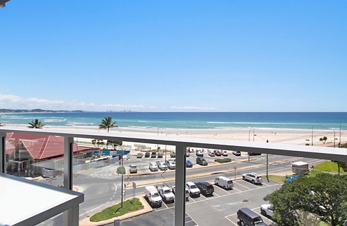 Coolangatta Apartment | Kirra Gardens 17 - Kirra Point Beachfront