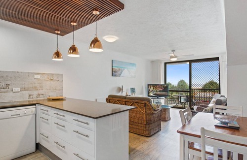 Coolangatta Apartment | Kirra Vista 9 - Kirra Beachfront - Min. 3 night stays!