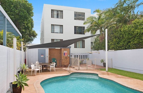 Coolangatta Apartment | Kirra Vista Apartments Unit 18 Kirra Beachfront, easy walk to shops, cafes and clubs with Wi-Fi