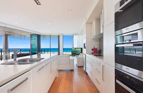 Bilinga Apartment | Kirra Wave 401 - Luxury Beachfront North Kirra
