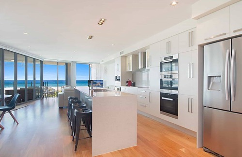 Bilinga Apartment | Kirra Wave 401 - Luxury Beachfront North Kirra