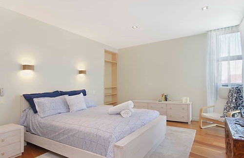 Bilinga Apartment | Kirra Wave 401 - Luxury Beachfront North Kirra