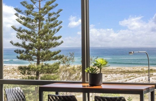 Northern Rivers Apartment | Kirra Waves - Luxury oceanfront 2-bedroom apartment