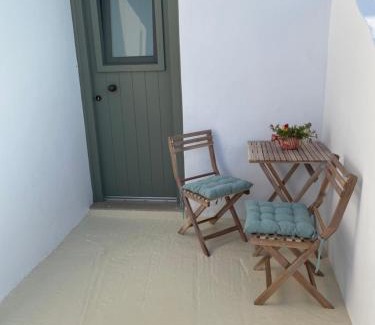 Psathi Apartment | Kisari Kimolos Cozy Studio