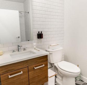 Central Business District Apartment | Kislak 301Chic Studio in the Heart of Downtown