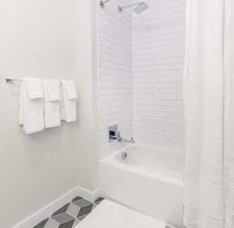 Central Business District Apartment | Kislak 301Chic Studio in the Heart of Downtown