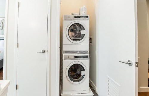 Central Business District Apartment | Kislak 301Chic Studio in the Heart of Downtown