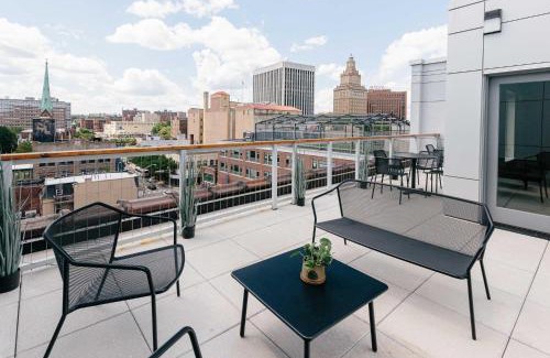 Central Business District Apartment | Kislak 301Chic Studio in the Heart of Downtown