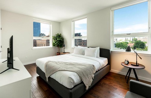 Central Business District Apartment | Kislak 602 2BR Penthouse Retreat Above the City