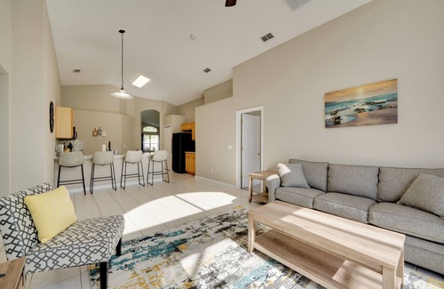 Seasons House | Kissimmee Getaway w/Pool ~ 7 Mi to Disney!