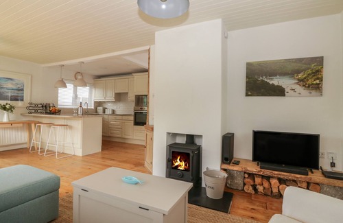 Noss Mayo Cottage | KITTIWAKE, family friendly, character holiday cottage in Noss Mayo