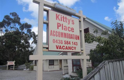 Strahan Apartment | Kitty's Cottages - Managed by BIG4 Strahan Holiday Retreat