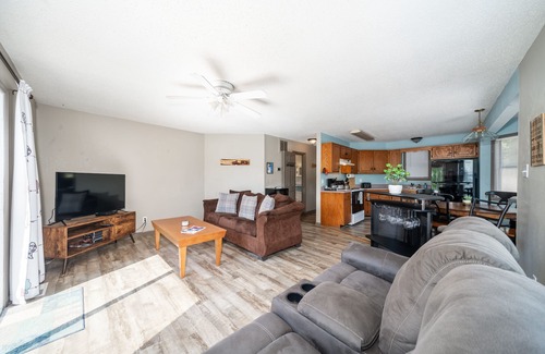 Hardy Cabin | Kiwanie Lodge, Large Lakefront Home, Sleeps 12